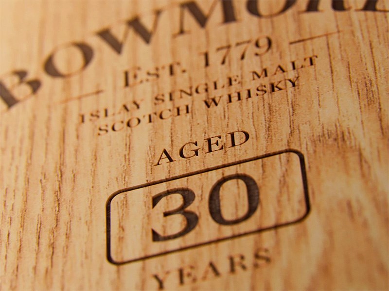 Bowmore 30 YO è stato distillato nel 1989 e imbottigliato nel 2020