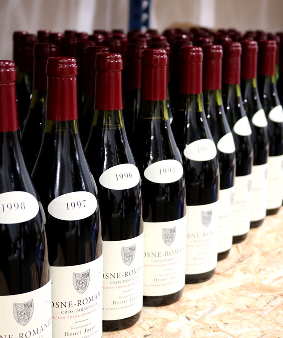 Le bottiglie con il nome di Henri Jayer sono richieste in tutto il mondo e quasi impossibili da reperire.